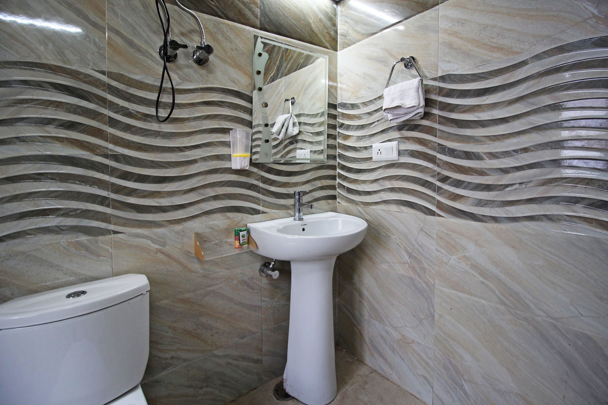 Oyo 5248 Surbee Resorts Mussoorie Bagian luar foto